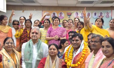 नए विधेयक से राजनीति में बढ़ेगी महिलाओं की भूमिका : डॉ नरेन्द्र सिंह गौर