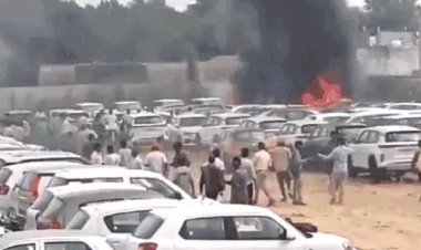 हाईटेंशन तार टूटकर गिरने से 16 गाड़ियां जलकर राख