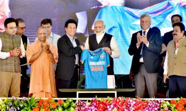 'काशी के गौरव मोदी जी' हैशटैग के साथ दिनभर सोशल मीडिया में छाए रहे मोदी