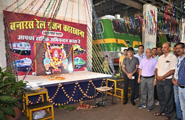 वाराणसी  जयंती पर विधि विधान से पूजे गए आदि शिल्पी भगवान विश्वकर्मा