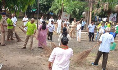 रामबाग स्टेशन पर सामूहिक श्रमदान कर कर्मचारियों को दिलायी गई शपथ