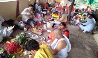 पितृपक्ष : अपने पूर्वजों का श्राद्ध करने के लिए काशी में उमड़ रहे श्रद्धालु,गंगाघाट पर पिंडदान,तर्पण