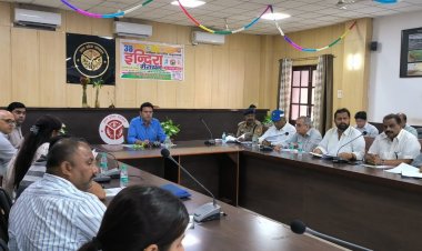 जिलाधिकारी ने इंदिरा मैराथन की तैयारी बैठक में आवश्यक व्यवस्थायें दुरूस्त कराने के दिए निर्देश