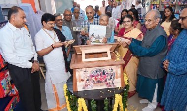 प्रयागराज में विशिष्ट वाल्मीकि रामायण का हुआ लोकार्पण