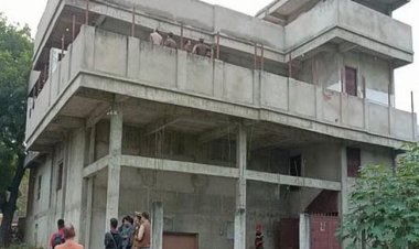 अशरफ की फरार पत्नी जैनब के घर हुई कुर्की