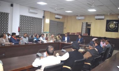 जिलाधिकारी ने काशी तमिल संगमम् आयोजन के सम्बंध में की बैठक