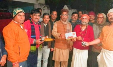 घर-घर पूजित अक्षत एवं पत्रक वितरण ने पकड़ा जोर