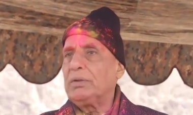 चीन सीमा पर लेह में तैनात जवानों को रंग-गुलाल लगाकर रक्षा मंत्री ने मनाई होली