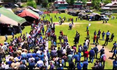 देश का पहला मतदान केन्द्र सीमारी चुनाव के लिए तैयार, मतदाताओं को जागरूक करने के लिए निकाली गई तिरंगा रैली