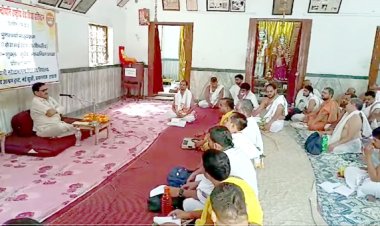 गंगा किनारे 15 दिनों से चल रहा वेदाचार्यों का प्रशिक्षण हुआ पूरा
