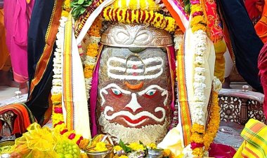 उज्जैन में एकादशी पर सिंदूर चंदन और आभूषणों से हुआ भगवान महाकाल का शृंगार