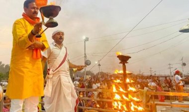 महापौर ने तीसरी बार मोदी सरकार के लिए की मां गंगा की आरती