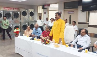 महापौर ने स्वरूपरानी अस्पताल को 19 कूलर डोनेट किया