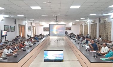 प्रयागराज महाकुम्भ 2025 के तैयारियों की जानकारी लेने उज्जैन से आयी टीम