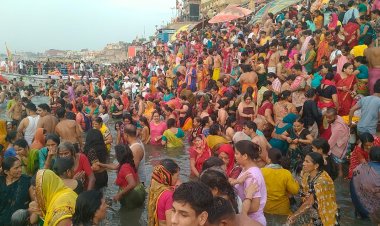 गंगा दशहरा पर लाखों श्रद्धालुओं ने पुण्य सलिला गंगा में लगाई आस्था की डुबकी