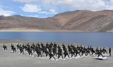 10वें अंतर्राष्ट्रीय योग दिवस पर सेना व आईटीबीपी के जवानों ने बर्फीली ऊंचाइयों पर किया योग