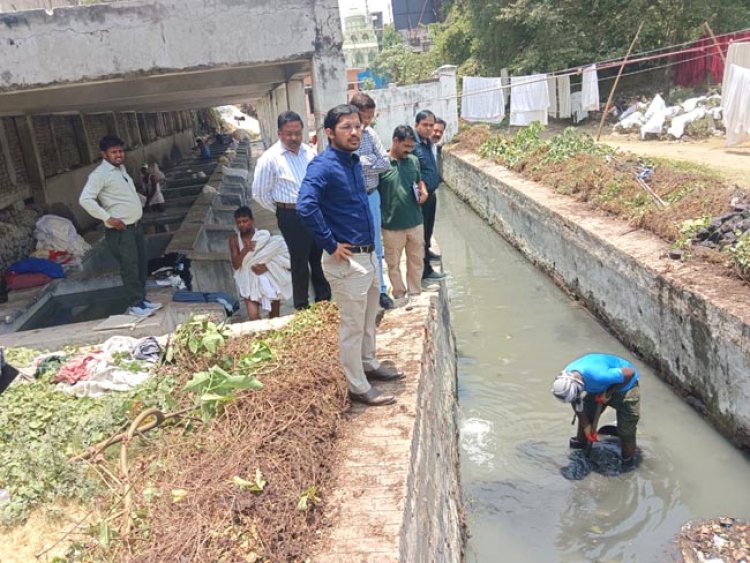 नगर आयुक्त ने नाला सफाई का निरीक्षण कर दिए आवश्यक निर्देश