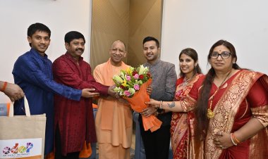 मुख्यमंत्री एवं उपमुख्यमंत्री ने नन्दी के पुत्र व वधू को दिया आशीर्वाद