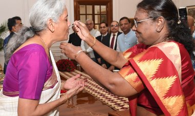 राष्ट्रपति मुर्मू से मिलीं वित्तमंत्री निर्मला सीतारमण, आज पेश करेंगी आम बजट
