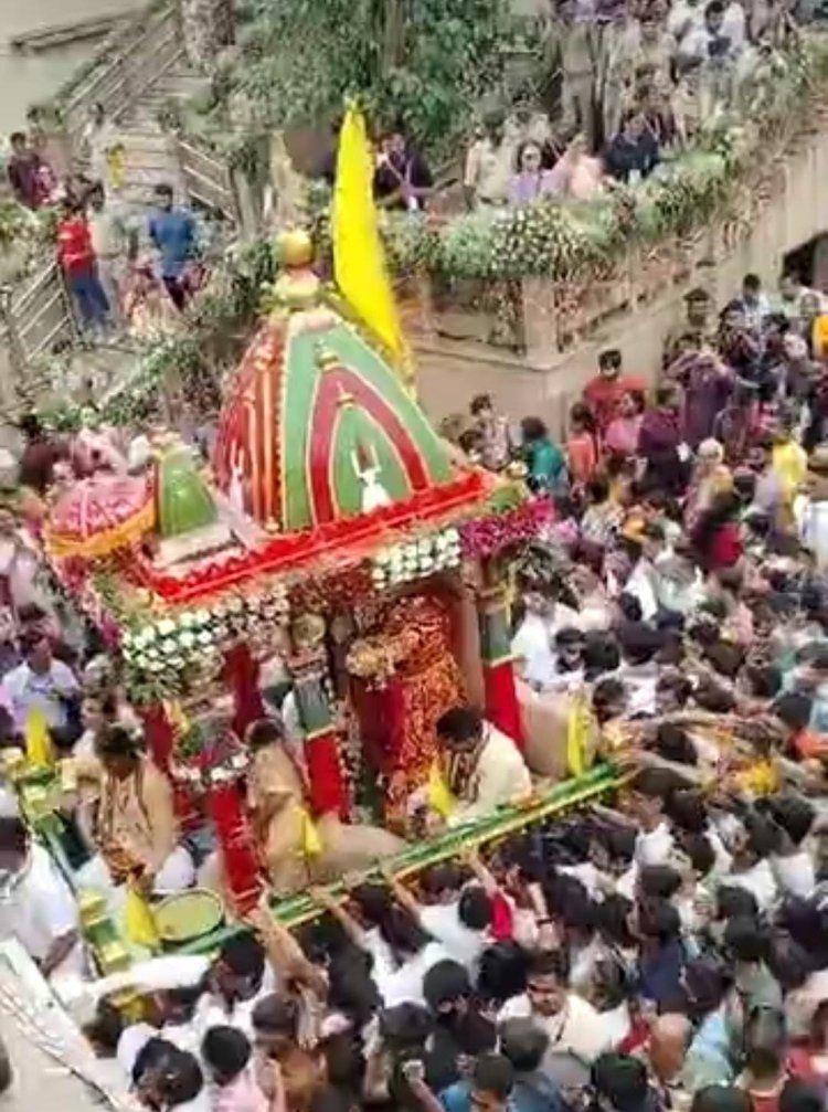 अहमदाबाद: भगवान जगन्नाथ का नगर भ्रमण शुरू, मंगला आरती में शमिल हुए गृहमंत्री शाह व मुख्यमंत्री पटेल