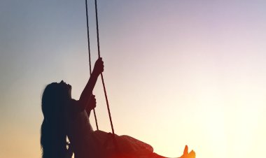 विलुप्त हुई सावन में झूला झूलने की परंपरा