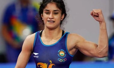 पेरिस ओलंपिक: विनेश फोगाट अयोग्य घोषित, ज्यादा वजन के कारण नहीं खेल पाएंगी कुश्ती का फाइनल मुकाबला