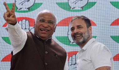 शिवसेना यूबीटी के प्रमुख उद्धव ठाकरे खरगे और राहुल से मिले