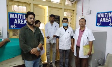 आर जी कर अस्पताल में युवा महिला डॉक्टर से बर्बरता के खिलाफ विरोध हुगली में डाक्टरों ने काली पट्टी बांधकर किया इलाज