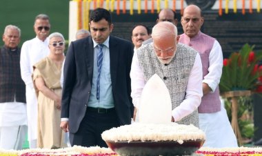 ‘सदैव अटल’ पर राष्ट्रपति, उपराष्ट्रपति, प्रधानमंत्री सहित नेताओं ने पुष्पांजलि अर्पित कर अटल जी को याद किया