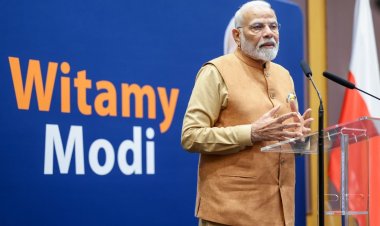 प्रधानमंत्री मोदी पोलैंड की राजधानी वारसॉ में मोंटे कैसिनों के युद्ध स्मारक पहुंचे