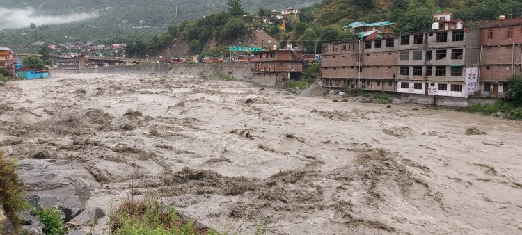 बारिश और बादल फटने से कुल्लू जिला में भारी तबाही