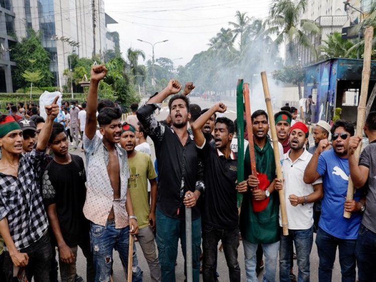 बांग्लादेश में हिंसा के बीच भारत ने अपने नागरिकों को जारी किया परामर्श, भारतीय उच्चायोग के संपर्क में रहें