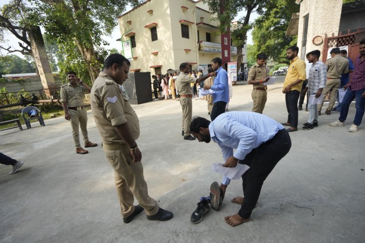 UP पुलिस भर्ती परीक्षा का चौथा दिन, कड़ी सुरक्षा के बीच प्रथम पाली की परीक्षा जारी