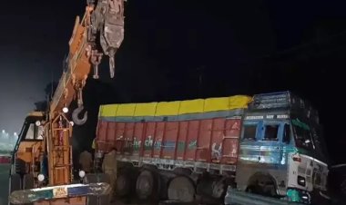 मीरजापुर में ट्रक की टक्कर से ट्रैक्टर सवार 10 लोगों की मौत
