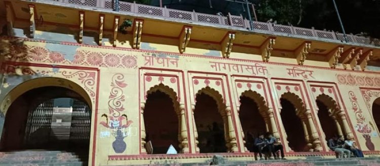 महाकुम्भ : राजस्थान के लाल पत्थरों से सजाया जा रहा नागवासुकी मंदिर 