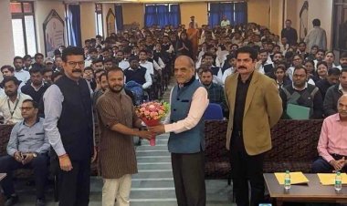 छात्रों को रोजगार लेने से ज्यादा देने में रूचि दिखानी चाहिए: प्रो मनु गुप्ता