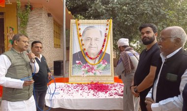 सपा संस्थापक मुलायम सिंह यादव की जयंती कार्यकर्ताओं ने मनाई, गरीबों में बांटा कंबल