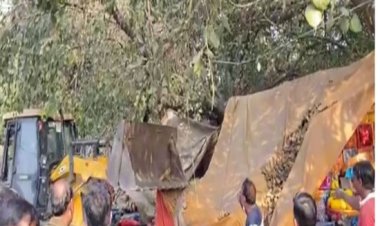 नगर निगम ने 40 दुकान में चला बुलडोजर, सामान लेकर भागे दुकानदार