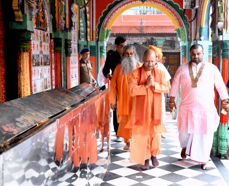 मुख्यमंत्री ने श्रीराम मंदिर और हनुमानगढ़ी में की पूजा-अर्चना