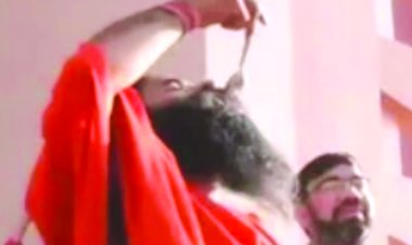 योगगुरु रामदेव ने लिया गधी के दूध का स्वाद, बोले- सुपर टाॅनिक और सुपर काॅस्मेटिक का काम करता है वैशाख नंदिनी का दूध 