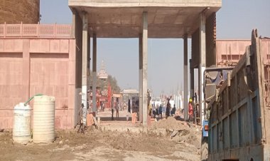 प्रयागराज के बड़े हनुमान मंदिर कॉरिडोर को महाकुंभ मेला शुभारंभ से पूर्व तैयार करने में जुटा पीडीए