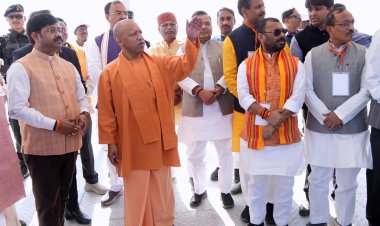 पीएम से पहले सीएम योगी ने लिया महाकुम्भ की तैयारियों का जायजा 