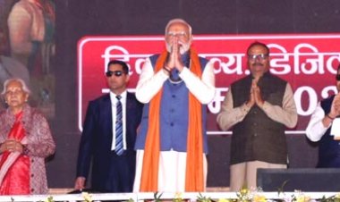 बड़े हनुमानजी के श्रीचरणों में नतमस्तक पीएम मोदी ने ‘भक्ति की शक्ति’ का किया आह्वान