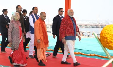 प्रयागराज पहुंचे प्रधानमंत्री, त्रिवेणी संगम में की पूजा-अर्चना