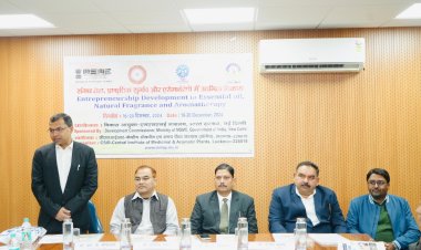सगंध पौधों पर आधारित लघु उद्यम को बढ़ावा देने के लिए सीमैप में चल रहा प्रशिक्षण, विभिन्न राज्यों से आये हैं प्रतिभागी