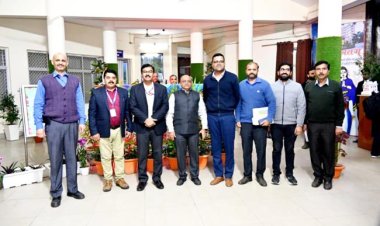 भारतीय रेल में सर्वश्रेष्ठ लॉबी “प्रयागराज”: विजय प्रताप सिंह