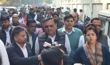 विधानसभा घेरने से पहले कांग्रेस प्रभारी अविनाश ने भरा जाेश, महिला अध्यक्ष हुई गिरफ्तार  