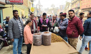 वाराणसी नगर निगम ने प्लास्टिक एवं अतिक्रमण के खिलाफ चलाया अभियान 