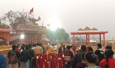 आस्था का केंद्र बने बड़े हनुमान के दर्शन को उमड़े चौगुना श्रद्धालु 