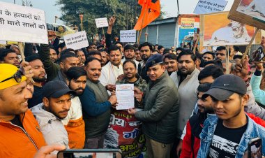 अंतरराष्ट्रीय हिन्दू परिषद व राष्ट्रीय बजरंग दल ने निकाली गौ हत्यारे की अर्थी व विशाल मशाल जुलूस